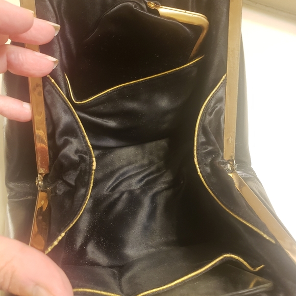 Vintage Black leather Lewis top handle bag with change purse, mirror and comb - Picture 16 of 16